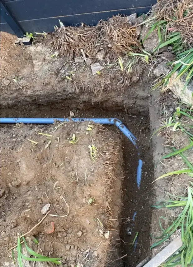 Tranchée de raccordement au tout-à-l'égout